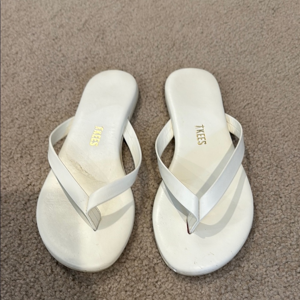 Tkees boyfriend style flip-flop sandal size 5 cream
